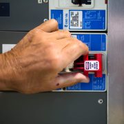 BLOQUEO DIELÉCTRICO DE INTERRUPTORES – E200